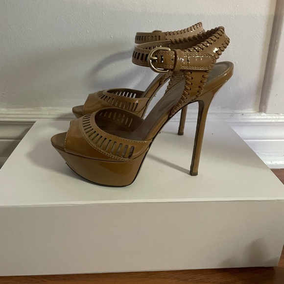 Sergio Rossi Nude Patent Platform Sandals - Picture 5 of 8